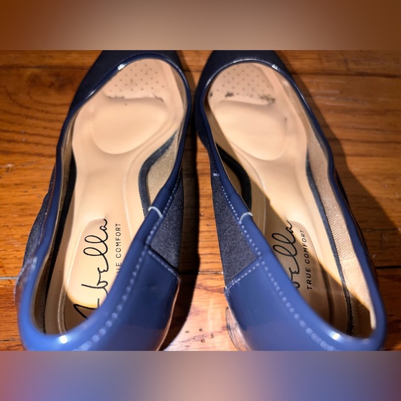 Abella True Comfort Women’s Navy Pumps W/Patent Leather Trim & Heel! Size 8. - Picture 8 of 12